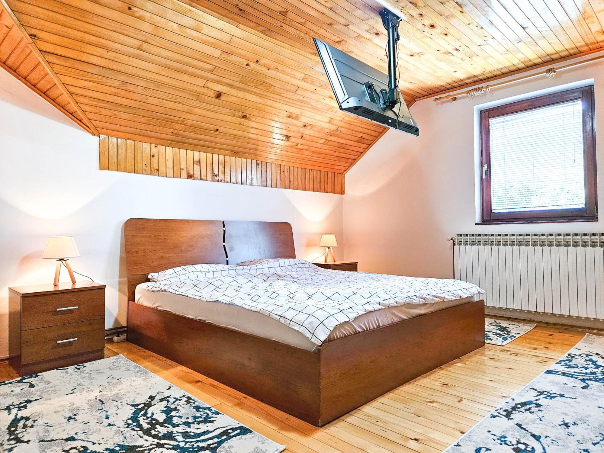 Pine Hideaway - Free Private Parking Počitniška hiša